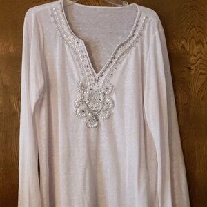 Jewel necked white casual long sleeve top